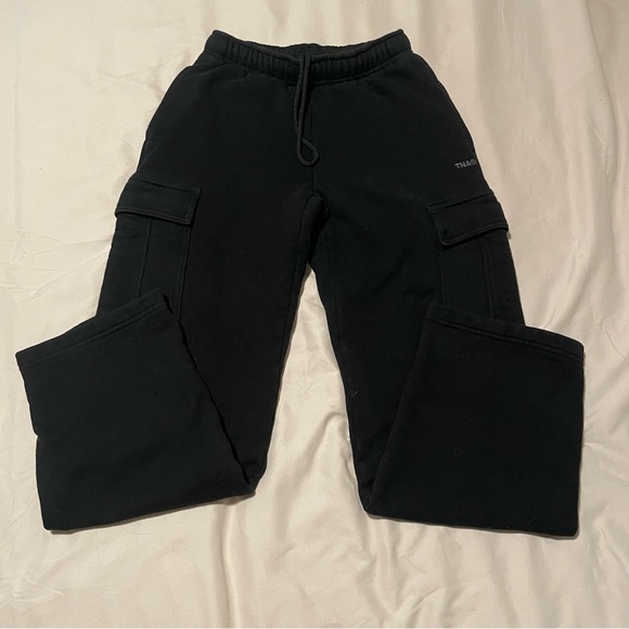 Aritzia Pants - Aritzia mega cargo sweats regular